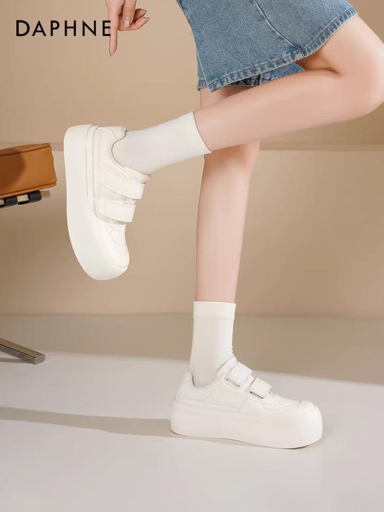 Giày thể thao đế dày màu trắng Daphne dành cho nữ 2025 mẫu mới phổ biến mùa thu thoáng khí, kiểu dán dính, tăng chiều cao, phong cách thường ngày