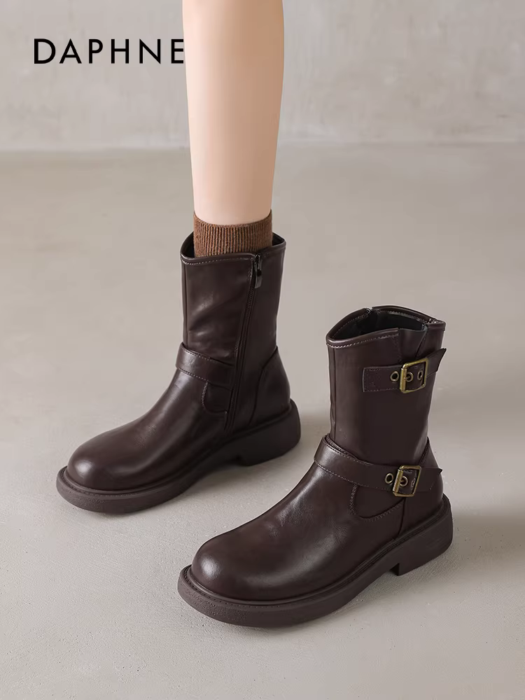 Giày bốt nữ Daphne Brown Thu Đông 2025, kiểu ngắn, đi du lịch Tân Cương, phong cách cao bồi miền Tây, đế dày, kiểu Martin