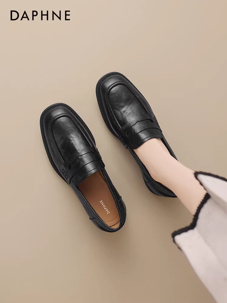 Giày lười nữ Daphne màu nâu, mẫu mới xuân thu 2025, giày bệt nữ đế mềm phong cách Anh, giày da nhỏ đi làm