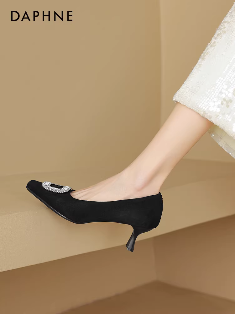 Giày cao gót đen Daphne, nữ tính, cao cấp, thoải mái, kiểu Pháp, giày đơn dành cho nữ, giày da lộn đính đá mới năm 2025