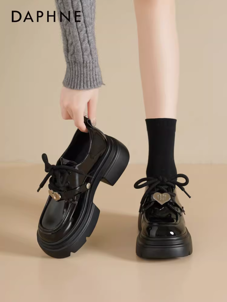Giày lười đế dày Daphne dành cho nữ 2025 giày đơn mùa thu đông mới dành cho nữ giày da màu đen phong cách Anh quốc giày nữ mùa đông