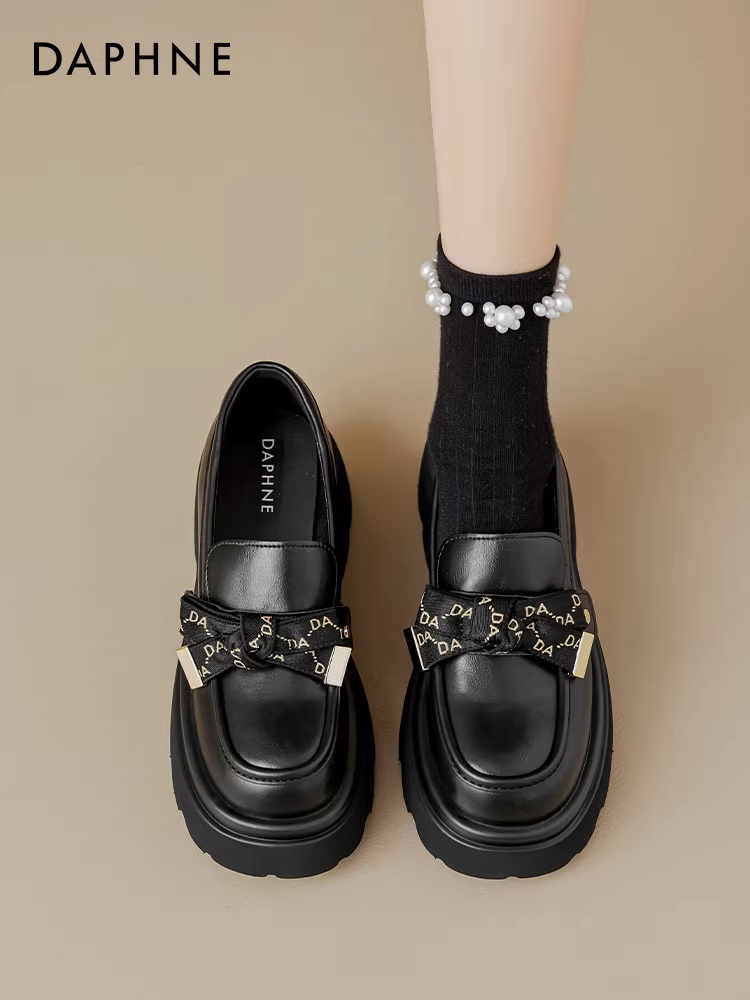 Giày lười nữ Daphne, kiểu Anh, mẫu mới 2025, kiểu lười màu đen đế dày mùa thu, giày da nhỏ, giày đơn.