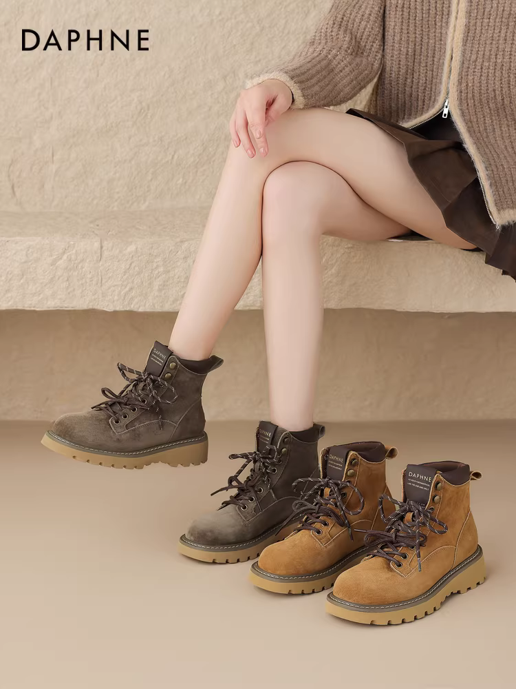 Giày bốt Daphne Martin dành cho nữ, kiểu Anh, bốt ngắn mùa đông 2025 mới, bốt đi bộ đường dài, bốt đế bằng màu vàng, phong cách mùa thu.