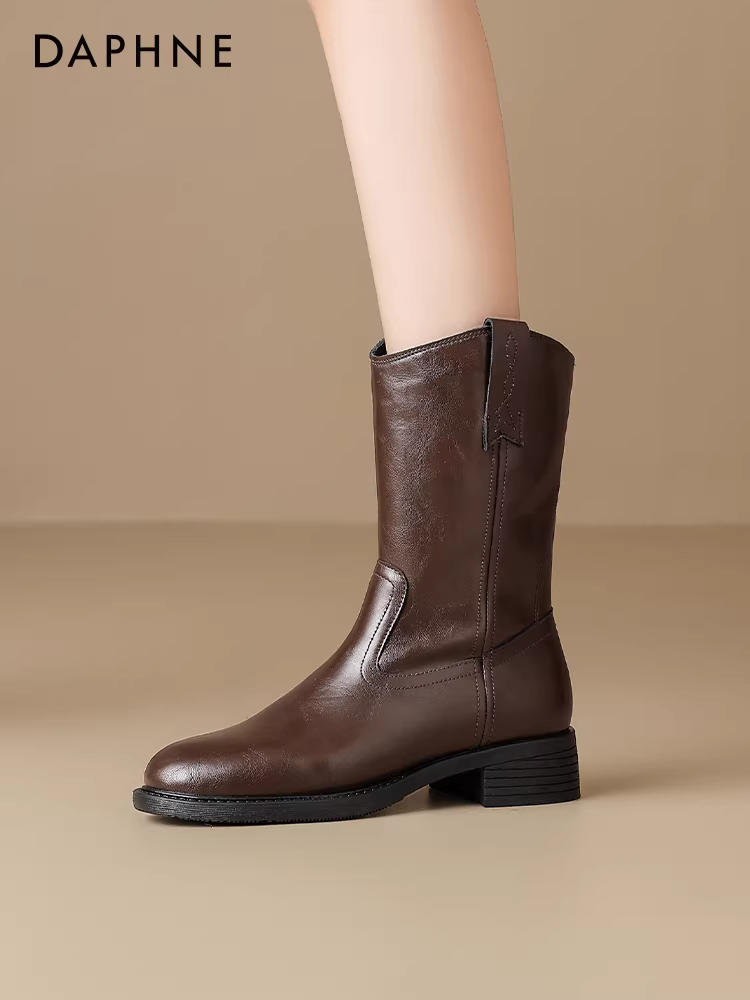 Giày bốt nữ Daphne cao đến giữa bắp chân, mẫu mới mùa đông 2025, kiểu dáng bệt, màu nâu, giày mẹ, bốt ngắn Melard, bốt Martin