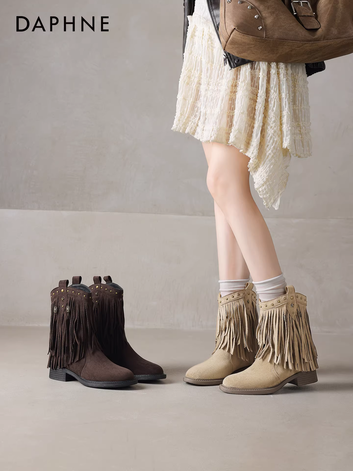 Giày bốt nữ Daphne Maillard 2025 mới mùa thu đông, lót lông cừu, màu nâu, tua rua, kiểu ngắn, kiểu đi xe, kiểu Martin