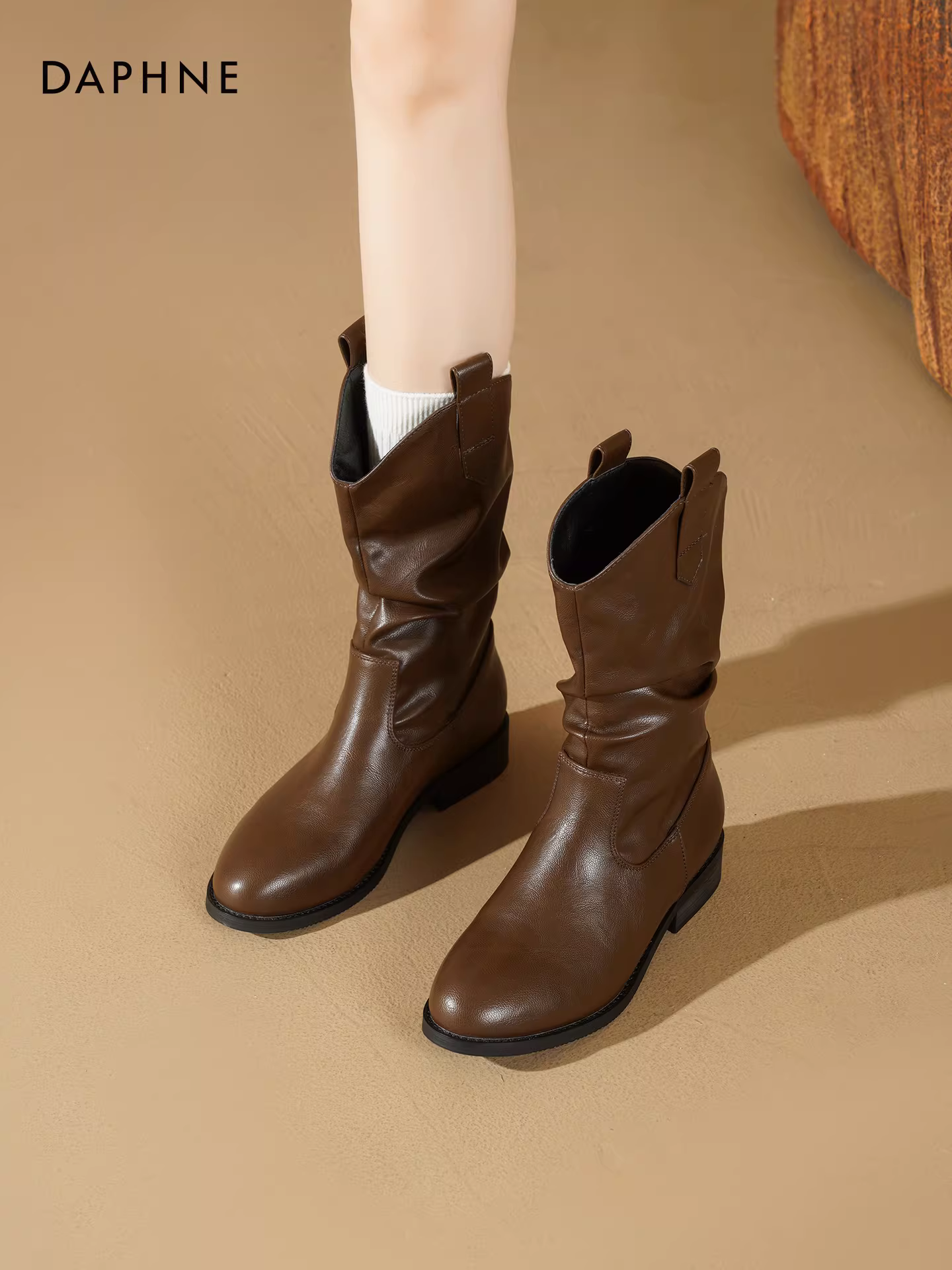 Giày bốt nữ Daphne Maillard Brown 2025 kiểu mới mùa thu, mũi nhọn, cổ ngắn, phong cách cao bồi miền Tây, kiểu Martin