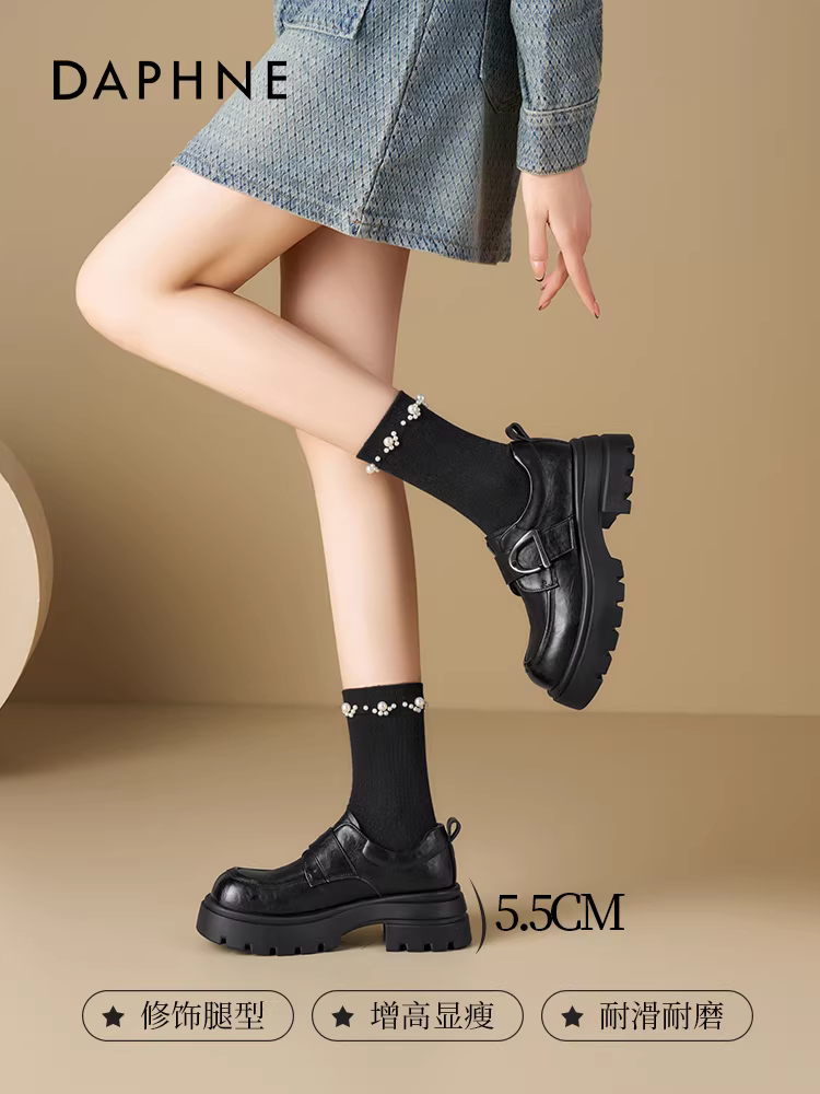 Giày lười đế dày Daphne dành cho nữ mùa xuân 2026, giày da đen tăng chiều cao kiểu JK mới, phối cùng chân váy, giày bệt đi làm