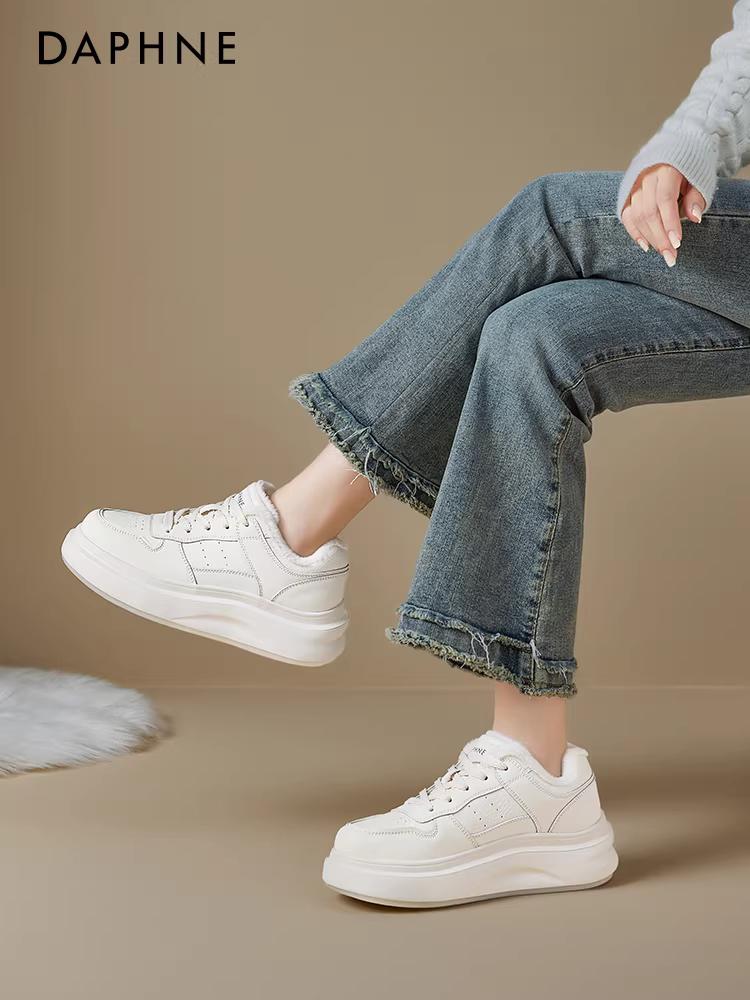 Giày thể thao đế dày màu trắng Daphne dành cho nữ, giày thể thao mùa đông mới 2025, giày cotton lót lông đa năng, giày đế xuồng.