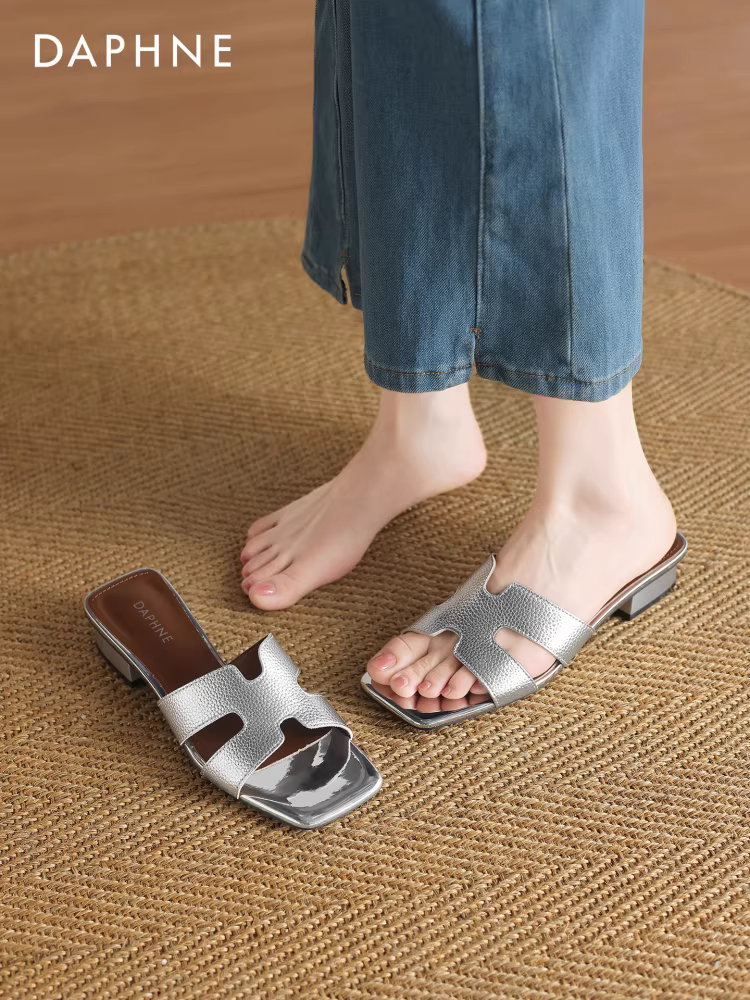 Dép quai ngang Daphne dành cho nữ, dép cao gót đi biển mới mùa hè 2025, dép kiểu Pháp dành cho nữ.