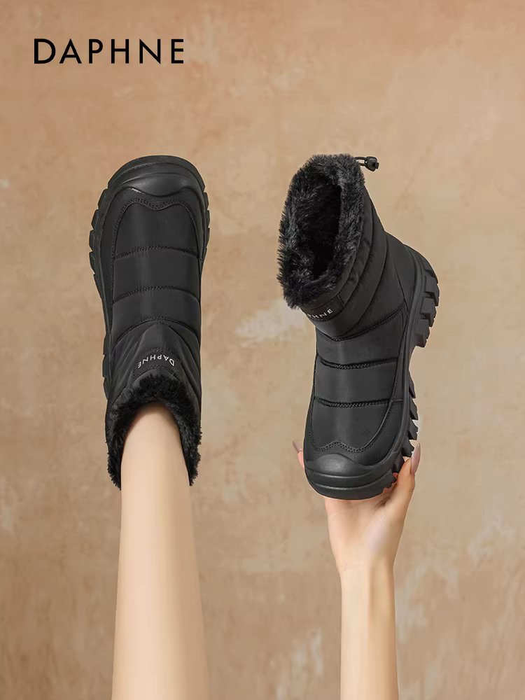 Giày bốt tuyết chống trơn Daphne màu đen dành cho nữ, kiểu mới thu đông 2025, lót lông cừu, dày dặn, giữ ấm, giày cotton, bốt ngắn chống thấm nước.