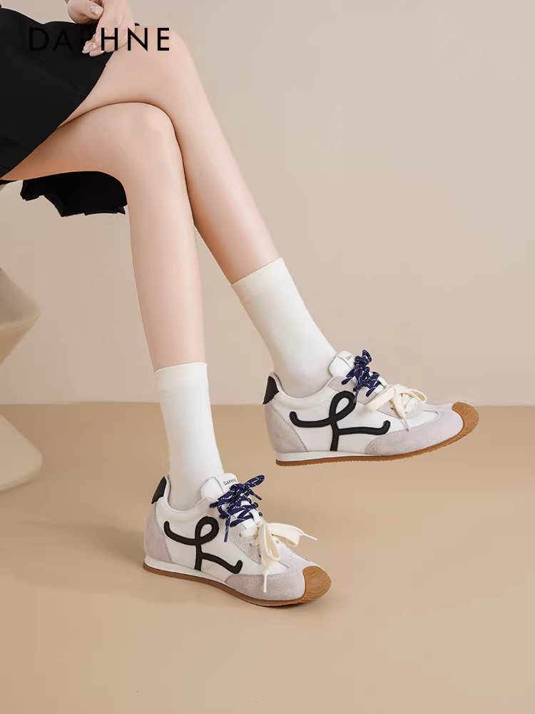 Giày tập Daphne dành cho nữ, mẫu mới thu đông 2025, đa năng, kiểu retro, cổ thấp, đế mềm, tăng chiều cao, giày thể thao thường ngày dành cho nữ