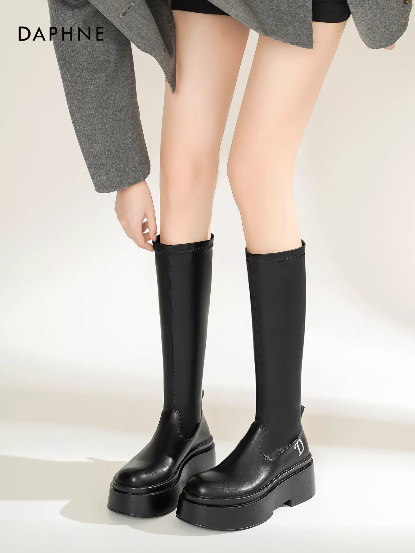 Giày bốt cao cổ đế dày Daphne dành cho nữ 2025, kiểu mới màu đen, chất liệu thun ôm sát, kiểu dáng cao cổ, phong cách hiệp sĩ, giày bốt dài hot girl