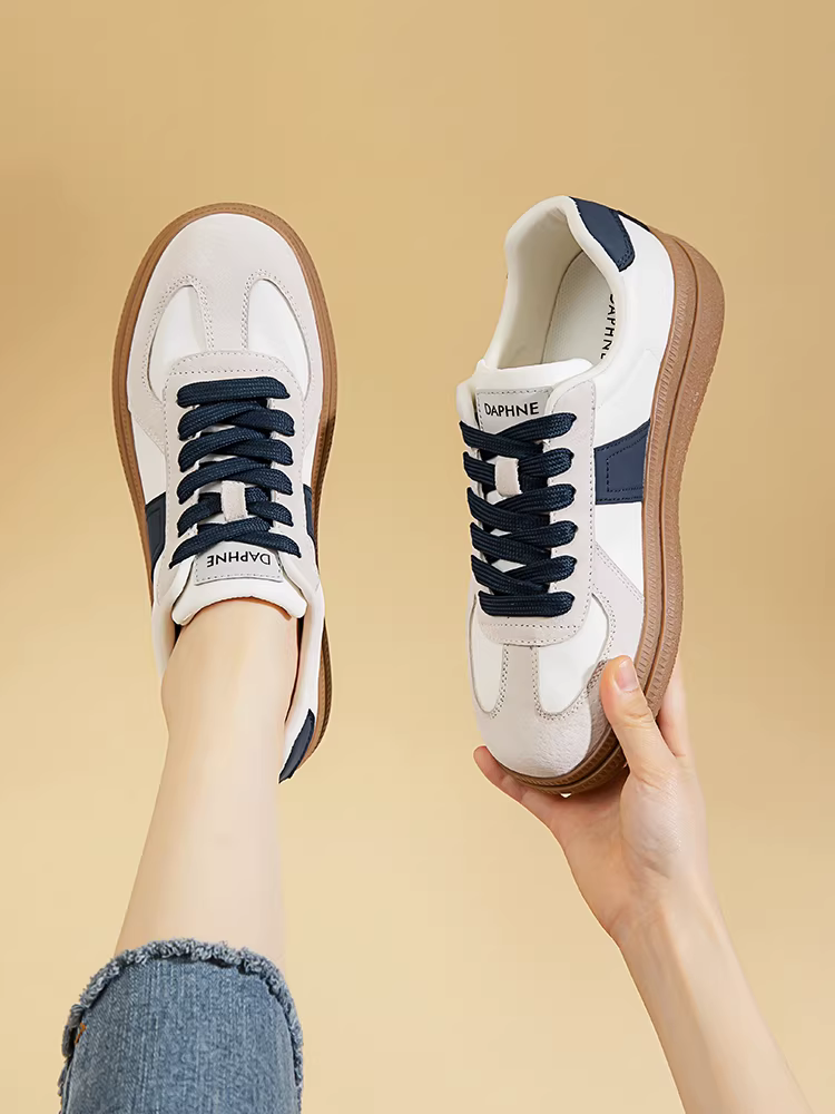 Giày thể thao đa năng Daphne mùa xuân 2025, kiểu dáng thường ngày, đế dày, màu xanh, kiểu dáng thon gọn, retro, giày thể thao màu trắng