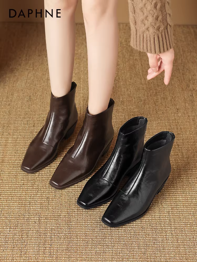 Giày bốt ngắn kiểu Pháp Daphne dành cho nữ, mẫu mới thu đông 2025, lót lông, mũi nhọn, kiểu dáng ôm sát, gót dày, kiểu Martin.
