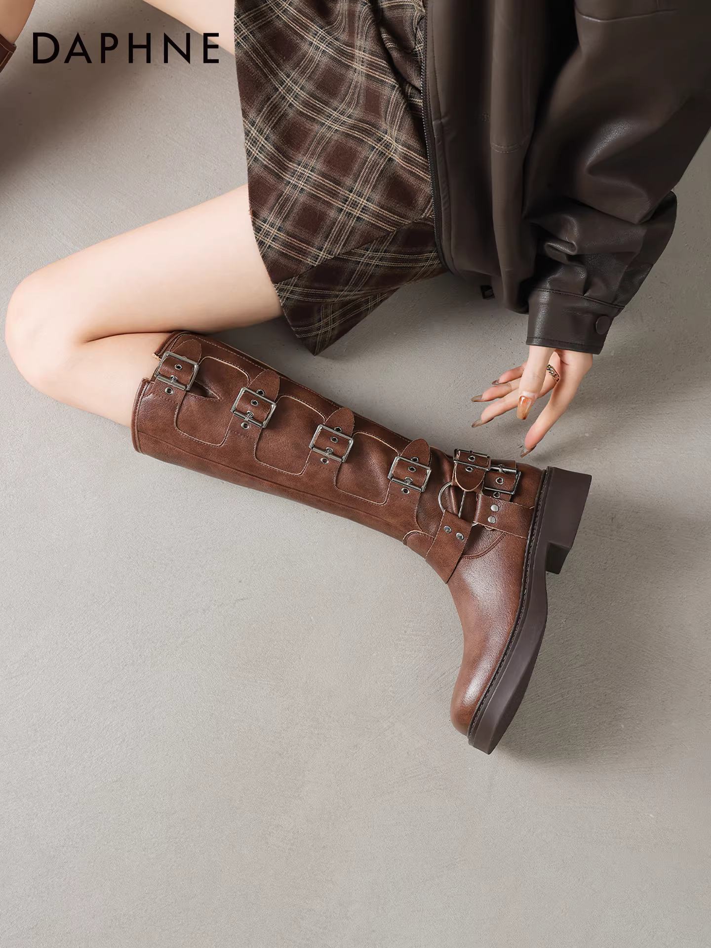 Giày bốt nữ Daphne mùa đông cao cổ kiểu mới 2025 lót lông Melard đế bằng màu nâu