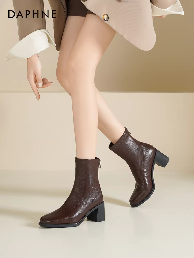 Giày bốt cổ ngắn gót vuông Daphne dành cho nữ, mùa thu đông 2025, kiểu mới, gót cao, đa năng, mũi vuông, ôm chân, giày cao gót nữ