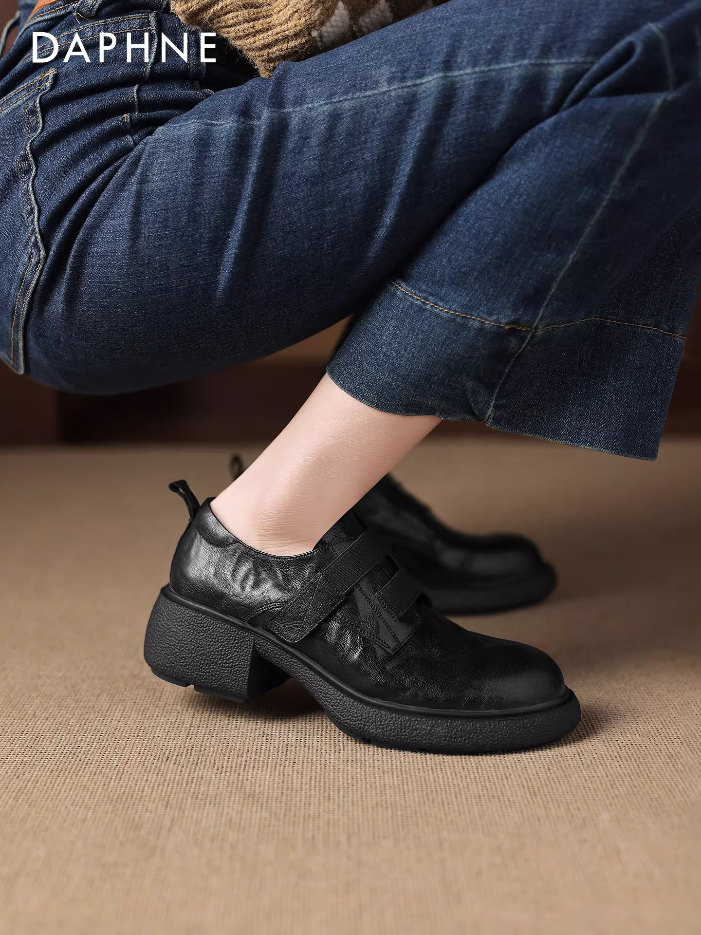 Giày da nữ đế dày Daphne màu đen, kiểu dáng Anh, mùa thu đông 2025, kiểu lười, giày đơn.