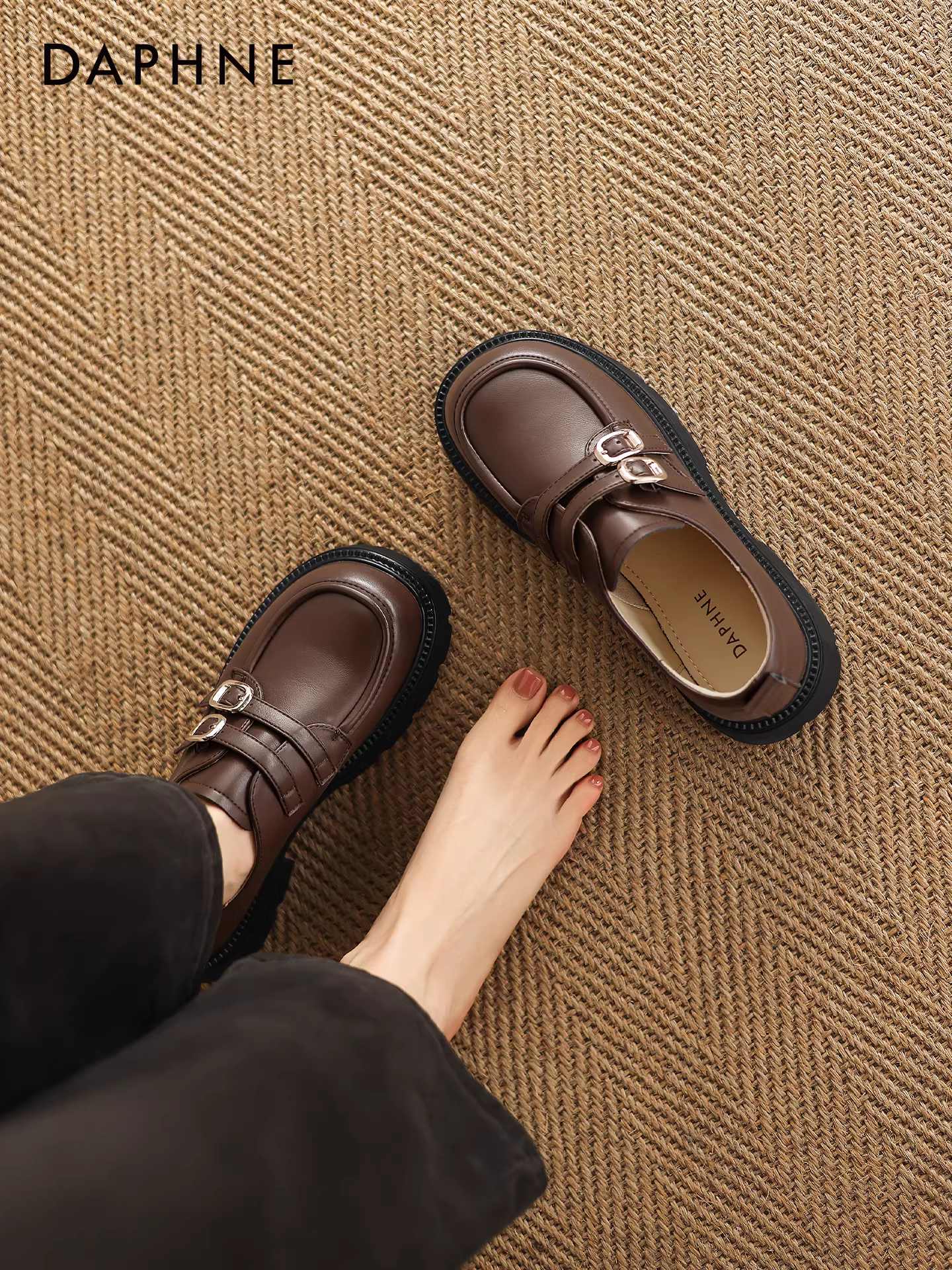 Giày Loafer Daphne nữ 2025 thu đông mới, đa năng, kiểu Anh, màu đen, đế dày, khóa đôi, giày da nhỏ