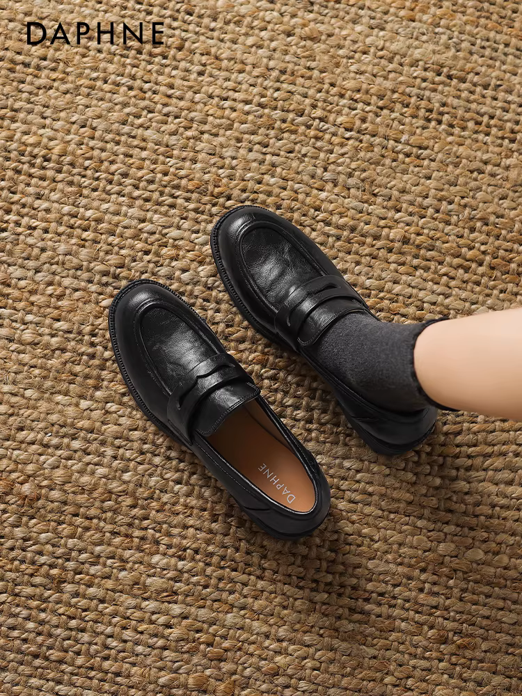 Giày lười màu đen Daphne dành cho nữ 2026 phong cách mùa xuân mới với lớp lót lông mềm, giày da thoải mái, giày đi làm phong cách Anh quốc