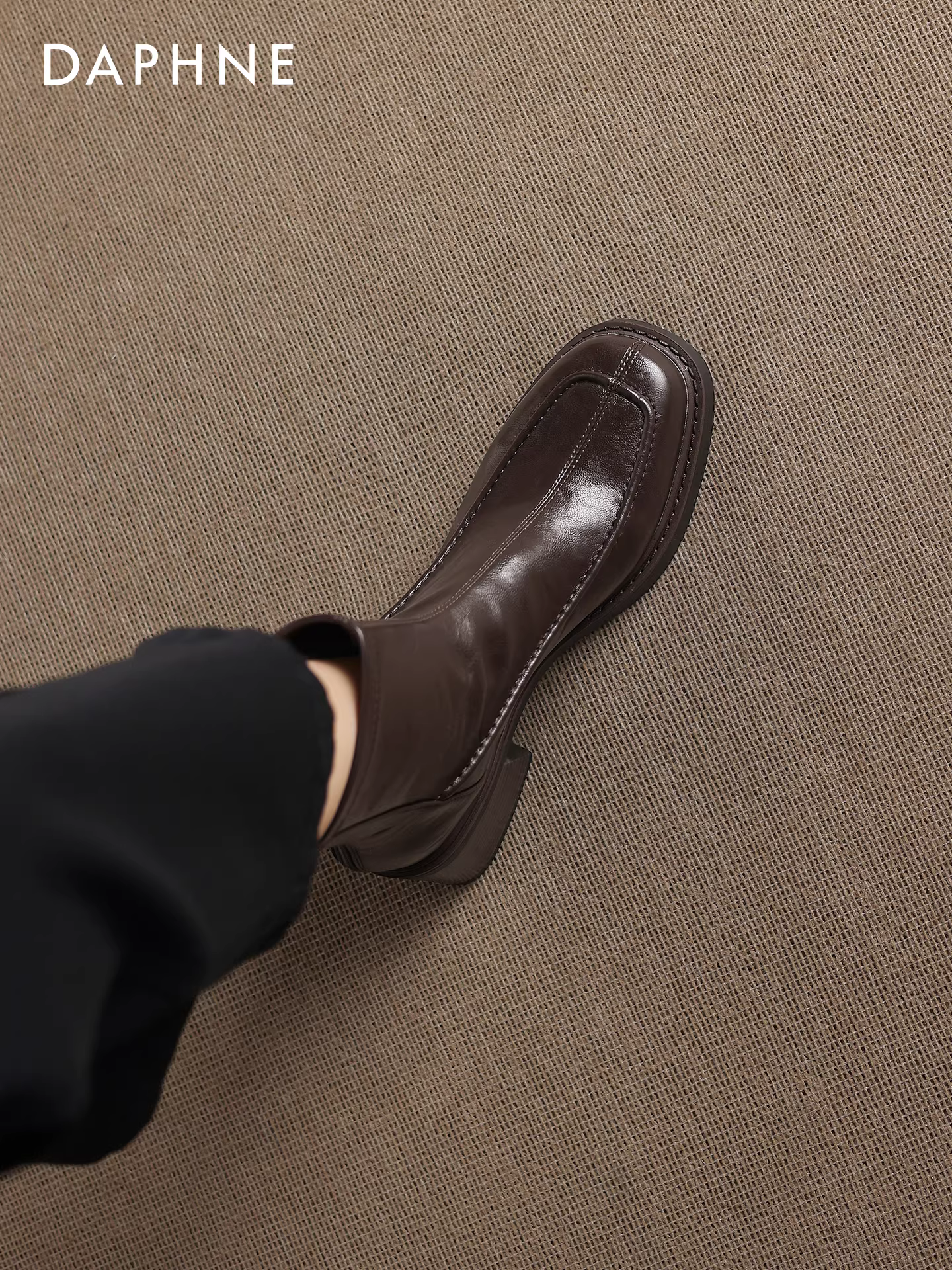 Giày bốt cao gót đế dày Daphne dành cho nữ, mẫu mới thu đông 2025, kiểu dáng cổ điển Anh, bốt Martin ngắn, kiểu dáng ôm chân