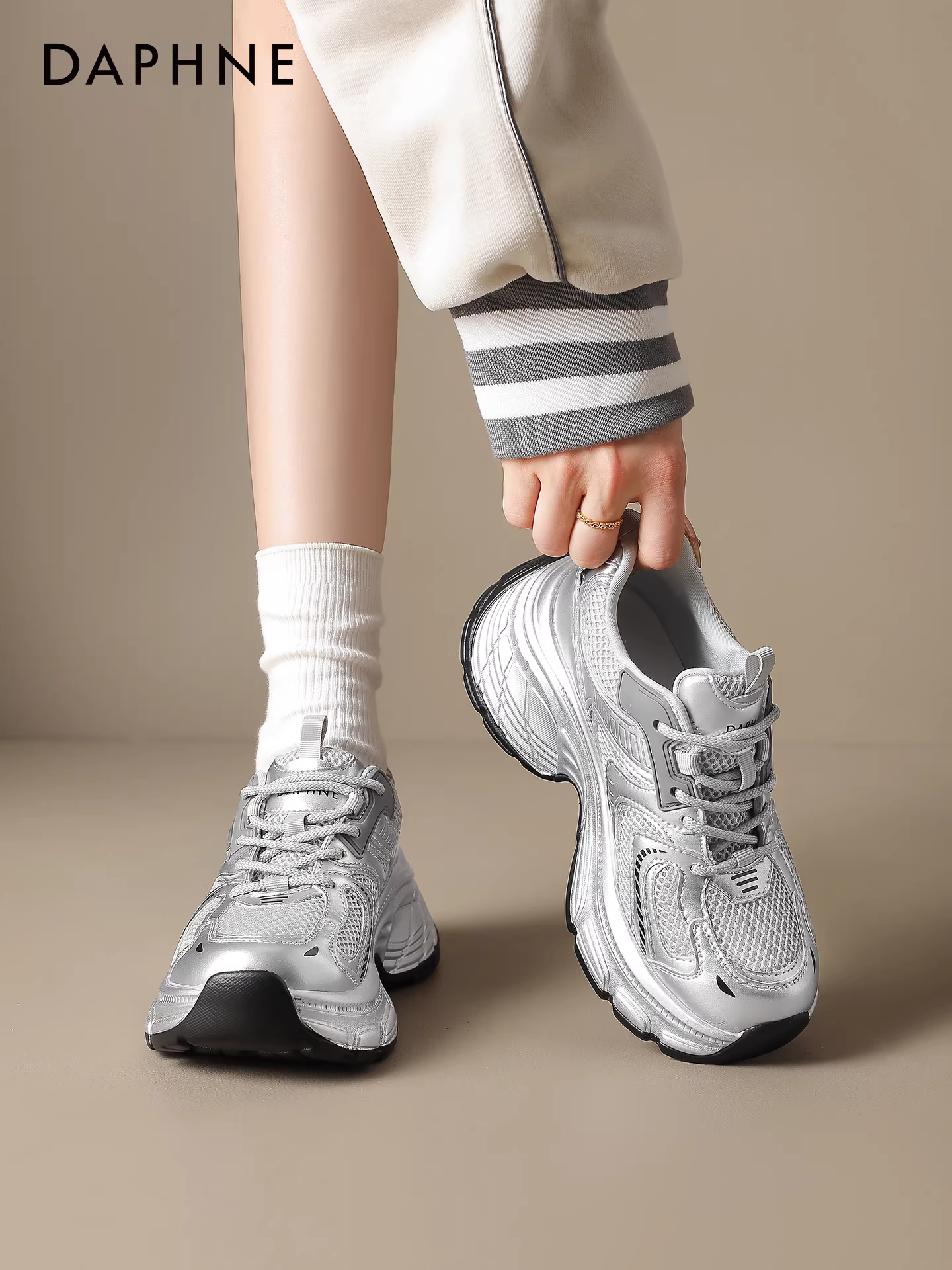 Giày thể thao nữ Daphne Silver Dad mùa thu 2025 đế dày tăng chiều cao đa năng, phong cách thường ngày, thích hợp cho mùa xuân và mùa thu