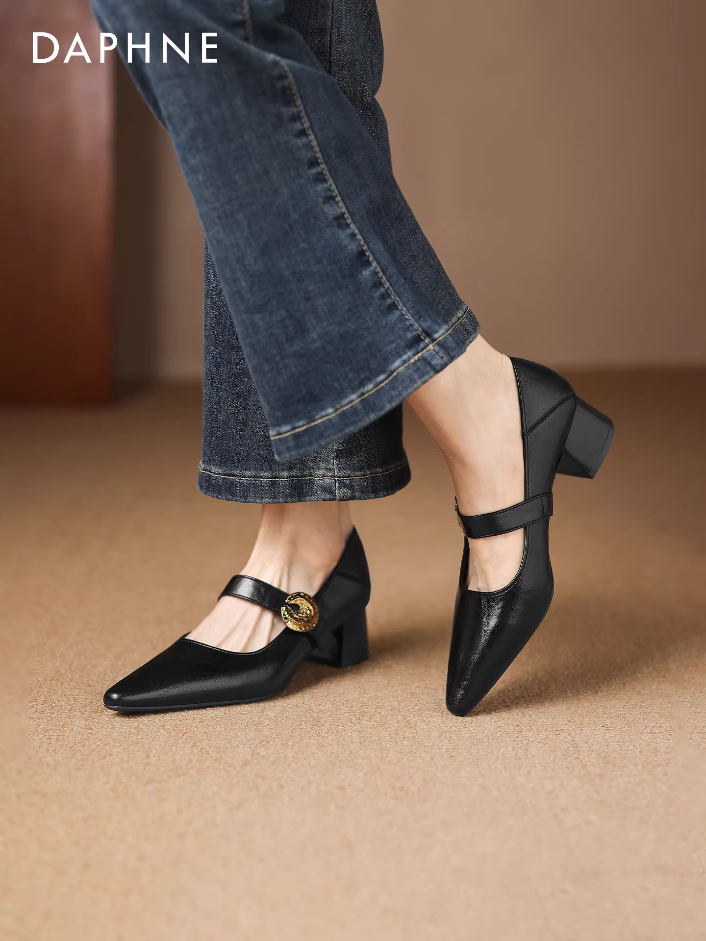 Giày cao gót mũi nhọn Daphne dành cho nữ 2025, mẫu mới mùa thu, màu đen, gót dày, giày da nhỏ, kiểu Mary Jane Pháp.