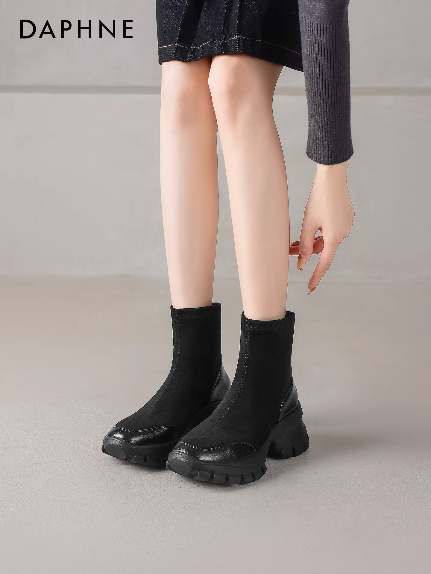 Giày bốt ngắn Daphne dành cho nữ 2025 kiểu mới đế dày cao gót, kiểu vớ thun, giày thể thao, giày Martin thường ngày