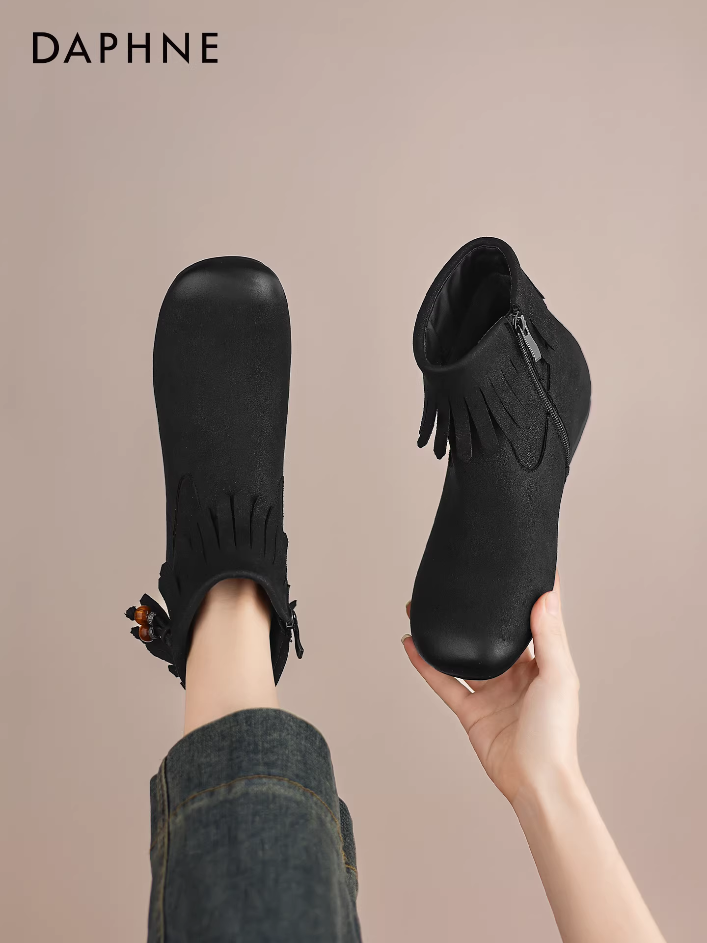 Giày bốt ngắn Daphne dành cho nữ 2025, mẫu mới thu đông, kiểu tua rua, cổ ngắn, lót lông, đế bằng, kiểu dáng thon gọn, giày bốt Martin nữ.