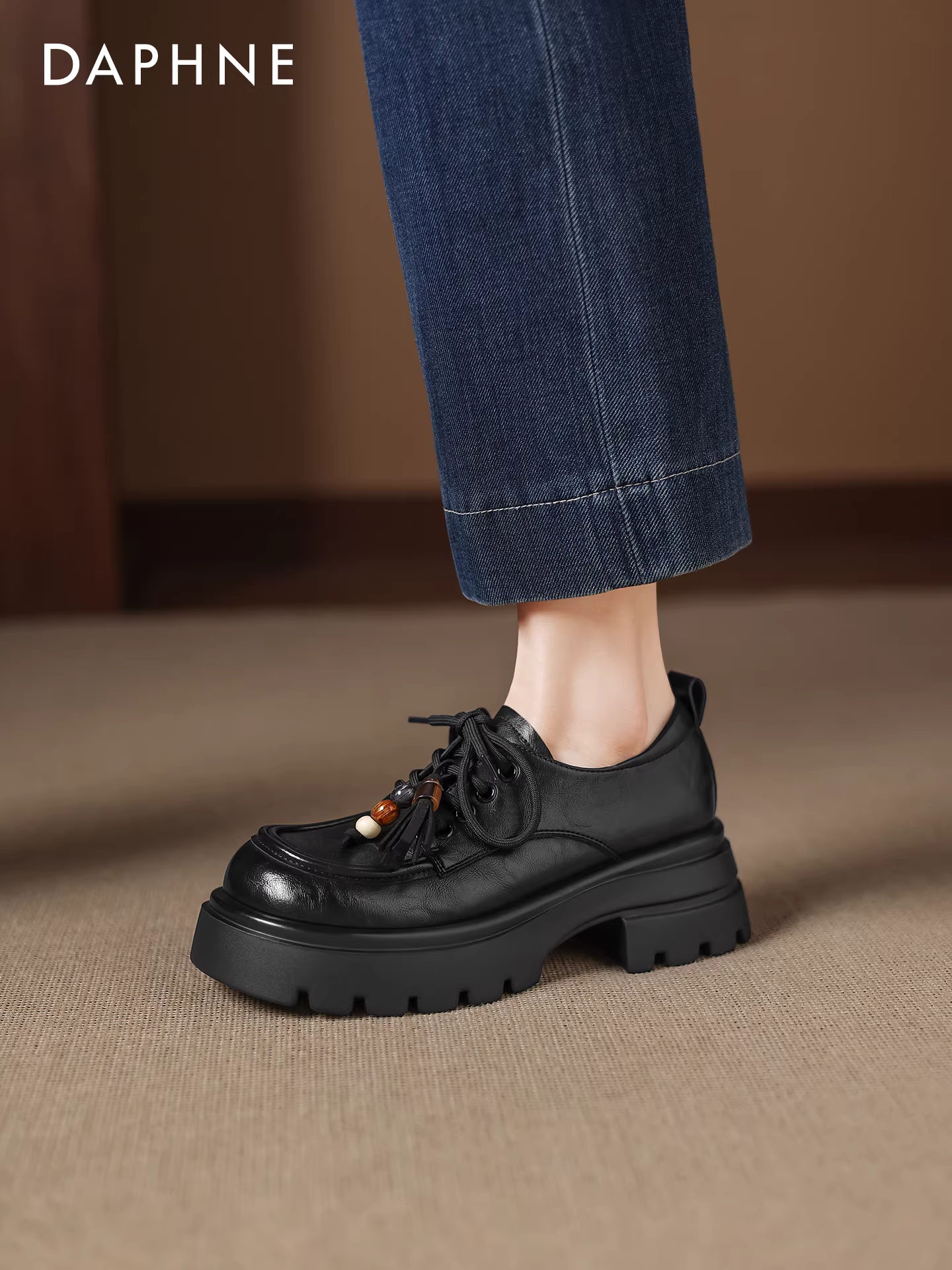 Giày lười nữ Daphne màu đen, kiểu mới thu đông 2025, phong cách Anh, giày da nhỏ, buộc dây, đế dày tăng chiều cao.
