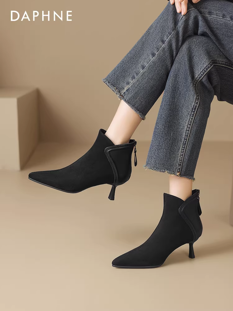 Giày bốt cao gót Daphne kiểu ngắn dành cho nữ, mẫu mới thu đông 2025, mũi nhọn, ôm chân, kiểu bốt cổ ngắn, bốt Martin nữ