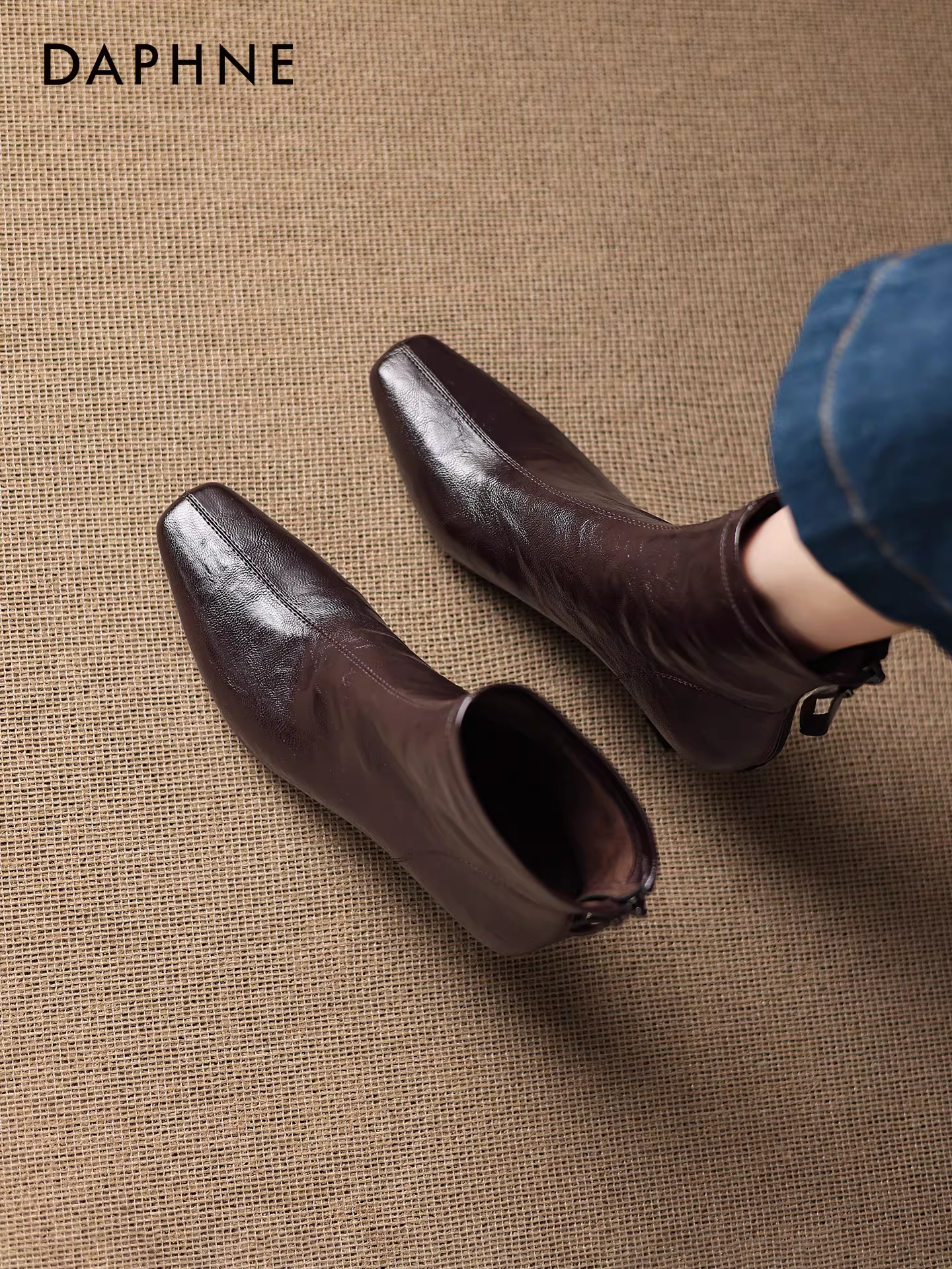 Giày bốt cao gót mũi nhọn Daphne dành cho nữ, mẫu mới thu đông 2025, kiểu dáng thanh lịch, ôm chân, có lót lông, kiểu Martin.