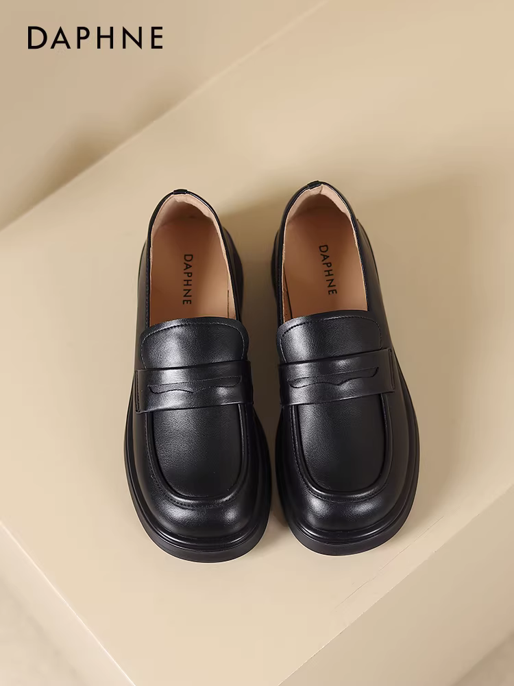 Giày lười đế dày Daphne dành cho nữ 2025, mẫu mới xuân thu, đa năng, màu đen, chất liệu da mềm, kiểu lười dễ mang.