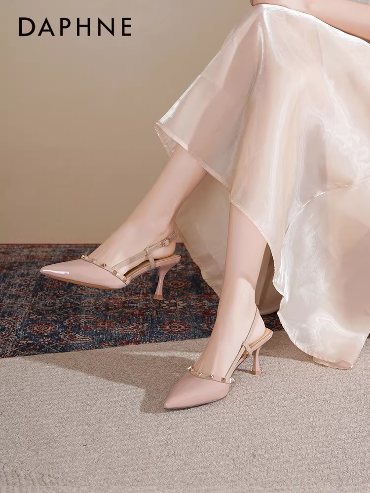 Giày cao gót nữ Daphne đính đá, mẫu mới hè 2025, kiểu dáng thanh lịch, mũi nhọn, thoải mái khi đi làm, màu nude.