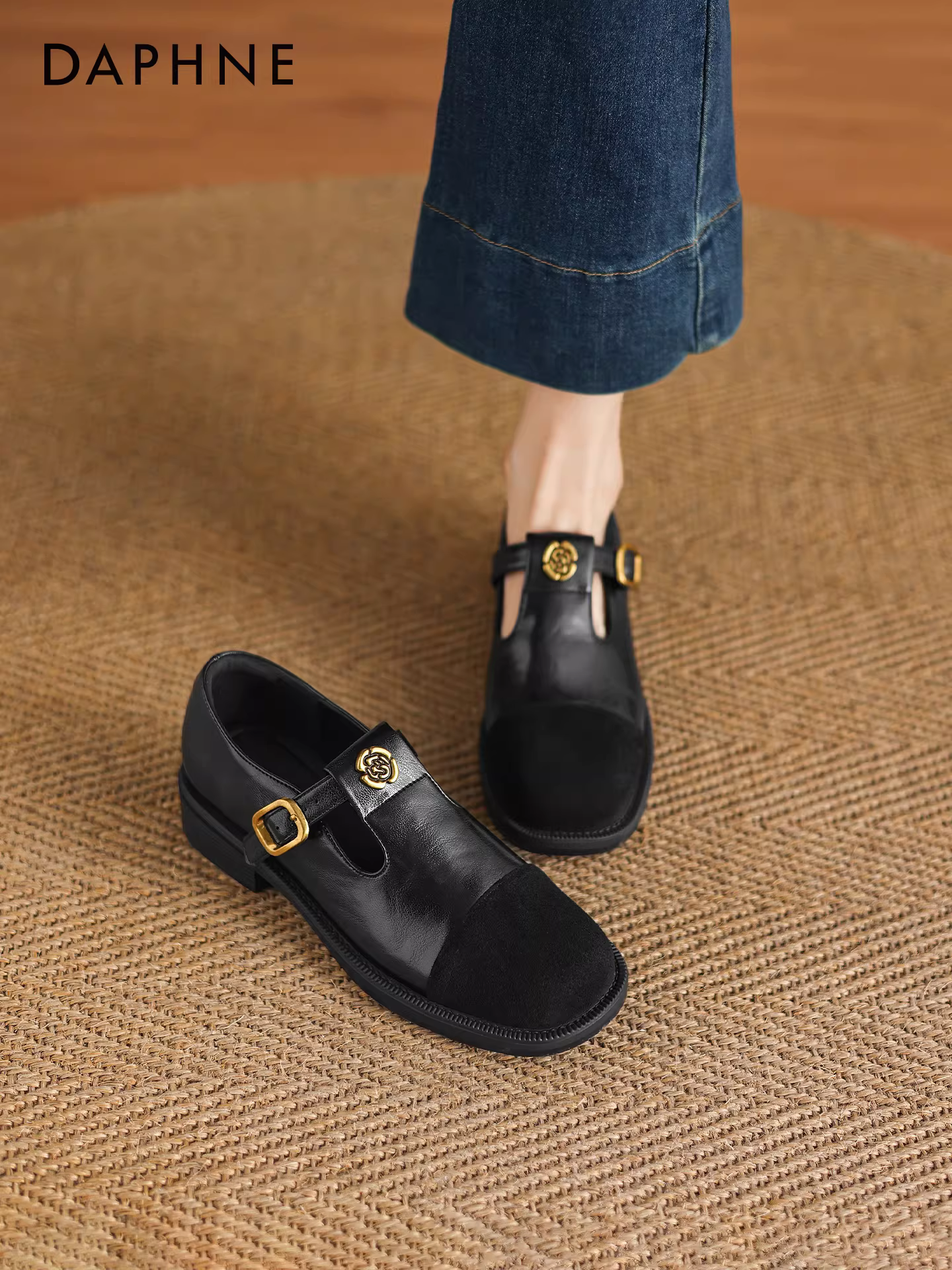 Giày bệt nữ Daphne kiểu dáng sâu, mùa thu đông 2025, màu đen, chất liệu da mềm, đế mềm, kiểu dáng hoa trà.