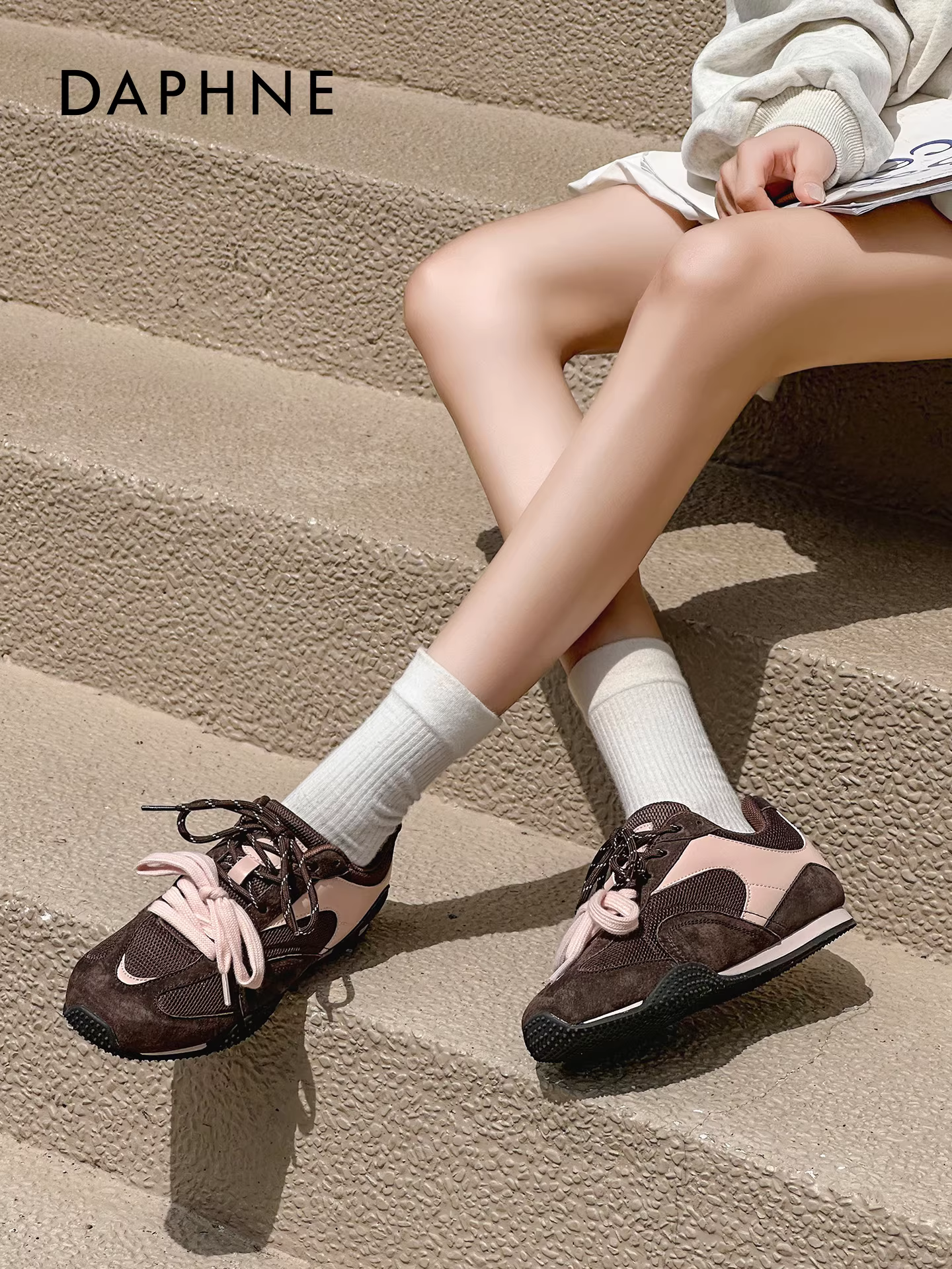 Giày tập thể thao đế dày kiểu Đức Daphne dành cho nữ, tăng chiều cao ẩn, mẫu mới thu đông 2025, phong cách retro đa năng, năng động.