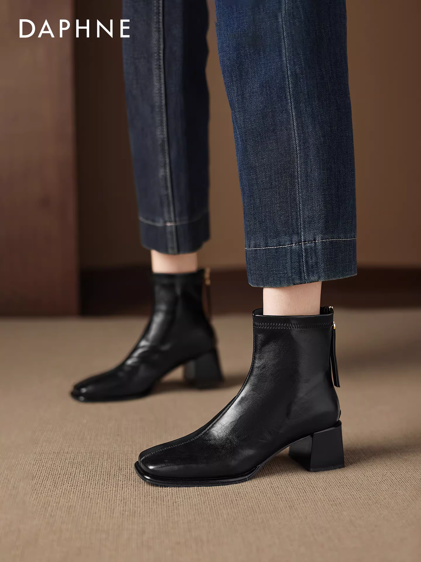 Giày bốt nữ Daphne mũi vuông cổ ngắn 2025, màu đen, mùa đông, gót cao, gót thô, kiểu Martin