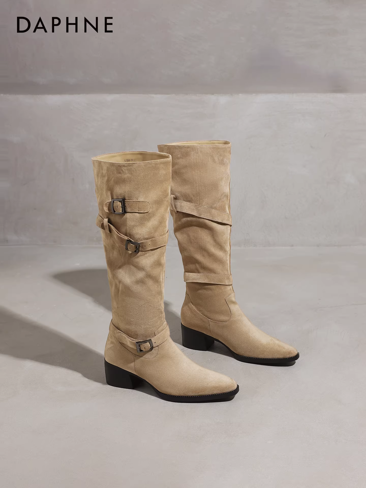 Giày bốt Daphne nữ 2025, bốt mùa đông mới, bốt cao cổ mũi nhọn gót cao, kiểu bốt cưỡi ngựa