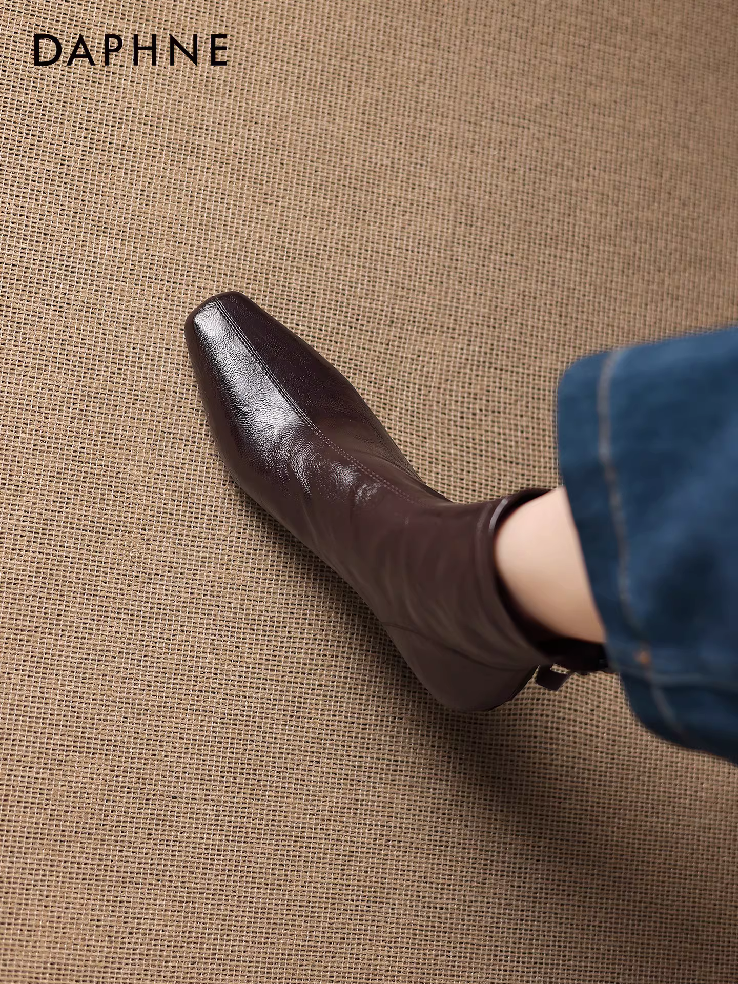 Giày bốt cao gót mũi nhọn Daphne dành cho nữ, mẫu mới thu đông 2025, kiểu dáng thanh lịch, ôm chân, có lót lông, kiểu Martin.