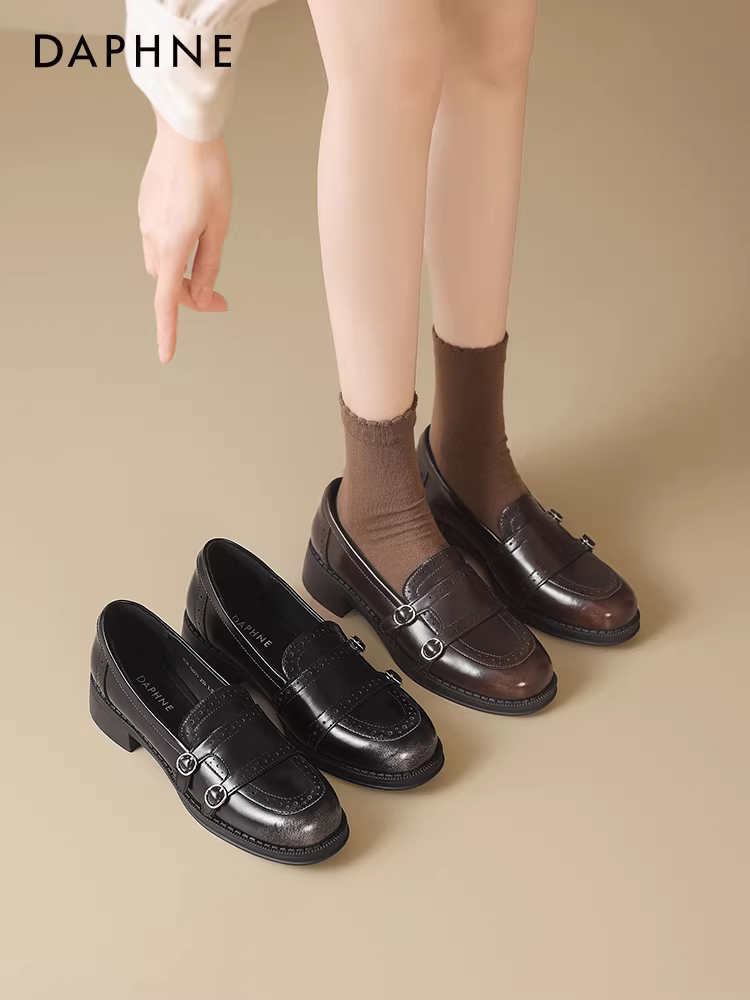 Giày lười nữ Daphne mùa thu màu trắng, kiểu dáng chạm khắc, gót thấp, giày đơn nữ, mẫu mới 2025, giày Mary Jane nữ, giày da nhỏ