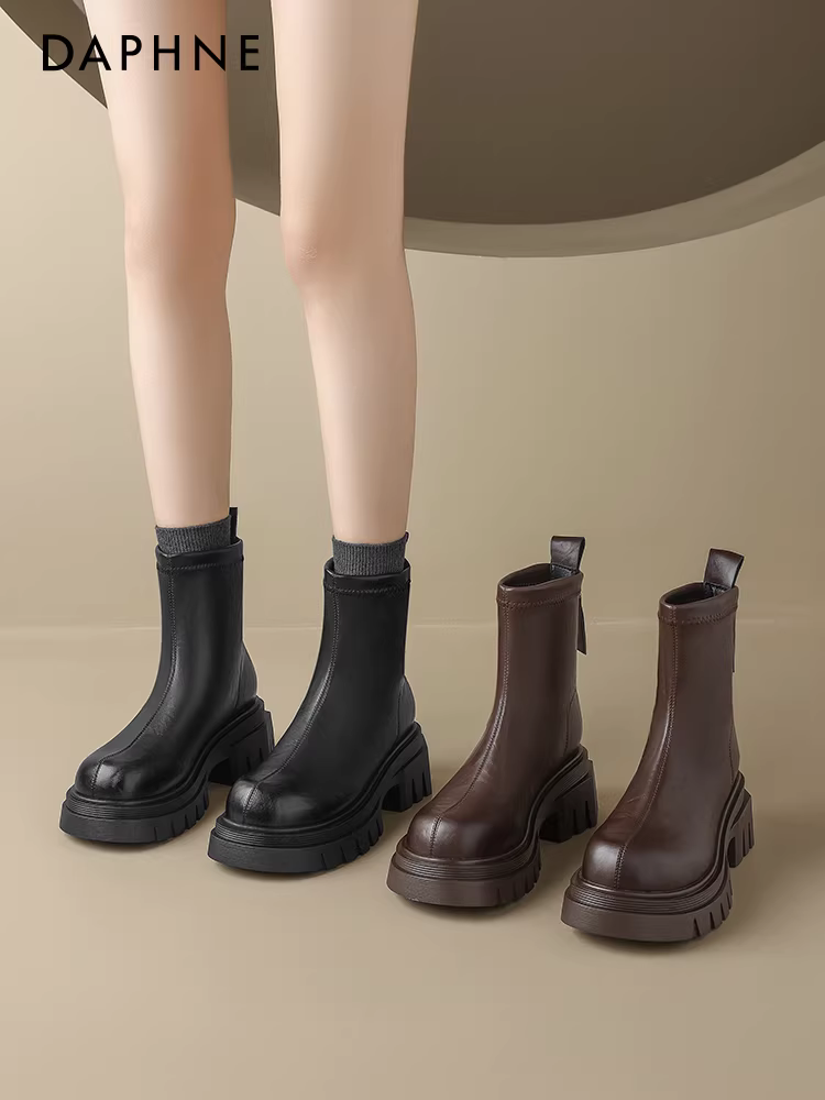 Giày bốt Martin màu nâu Daphne dành cho nữ mùa đông 2025, kiểu mới đế dày tăng chiều cao, kiểu Melard cổ ngắn có lót lông cừu