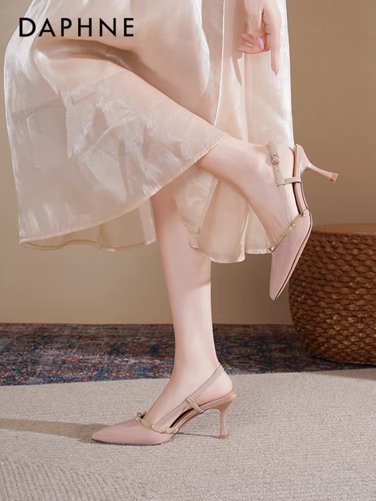 Giày cao gót nữ Daphne đính đá, mẫu mới hè 2025, kiểu dáng thanh lịch, mũi nhọn, thoải mái khi đi làm, màu nude.