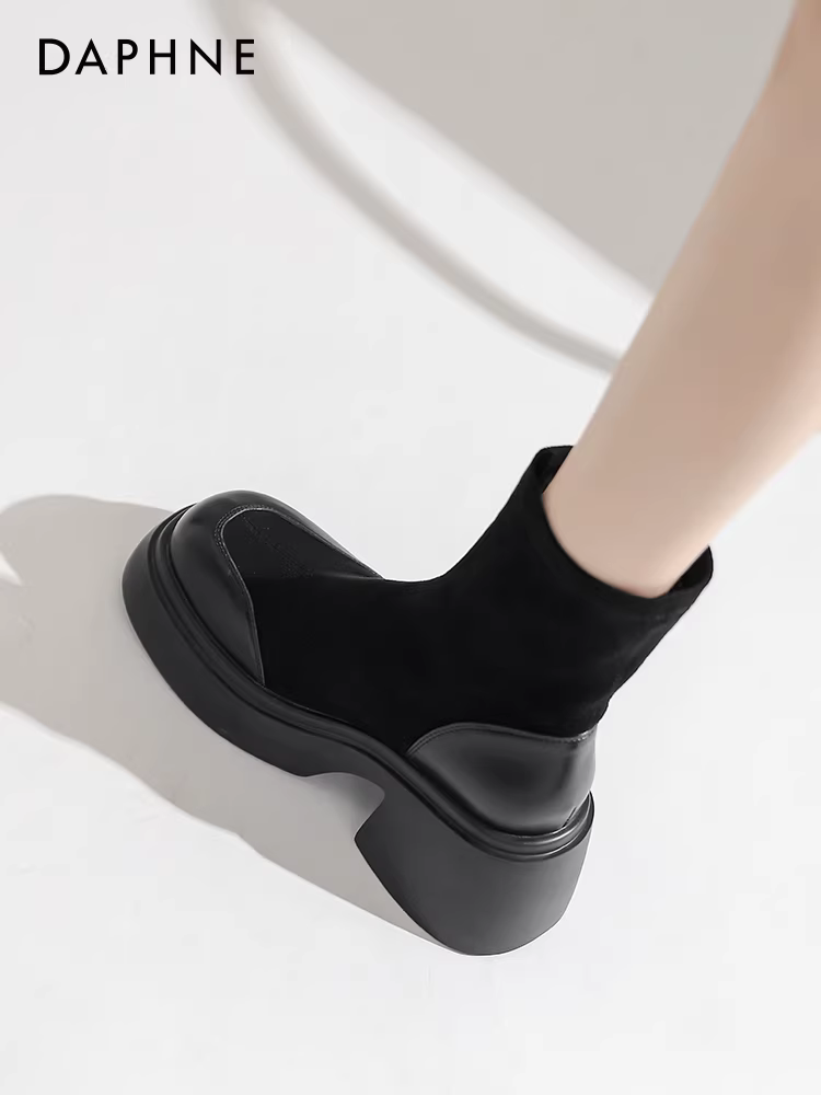 Giày bốt Martin da lộn Daphne dành cho nữ, kiểu bốt tất đen, mẫu mới thu đông 2025, đế dày, kiểu dáng thon gọn, tăng chiều cao.