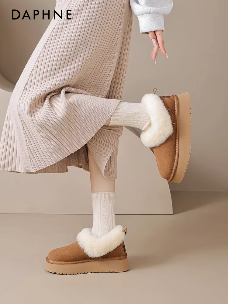 Giày bốt tuyết cổ thấp Daphne dành cho nữ, kiểu mới mùa đông 2025, lót lông cừu dày, giày lông xù ấm áp, đế dày, giày bông Đông Bắc