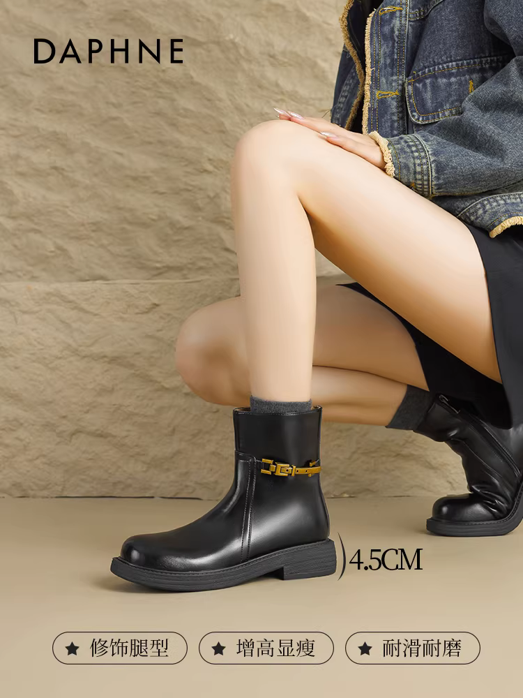 Giày bốt ngắn đen Daphne dành cho nữ, mẫu mới thu đông 2025, phong cách Anh, kiểu bốt Martin đi xe máy, gót dày, khóa vàng, kiểu dáng ôm sát.