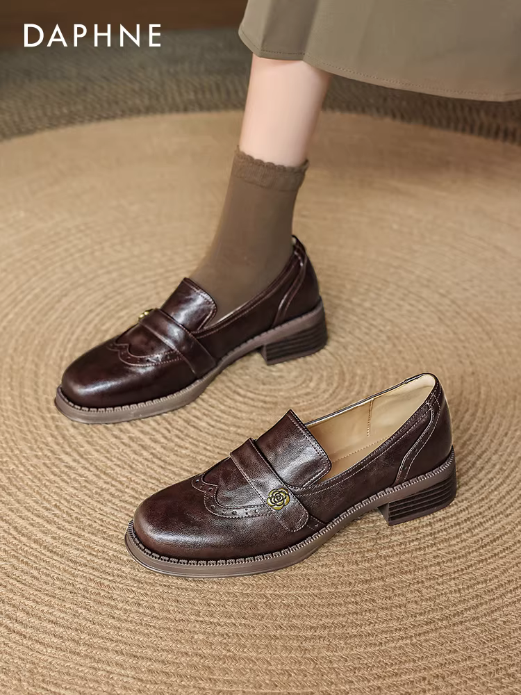 Giày Loafer nữ Daphne màu nâu kiểu Anh mới 2025, giày da nhỏ mùa thu, giày Brogue nữ mùa xuân thu, giày đơn