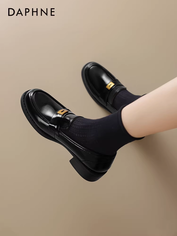 Giày Loafer Daphne nữ 2025 kiểu dáng mới mùa thu, giày da nhỏ đế bằng phong cách Anh, kiểu dáng mùa thu, kiểu lười, mũi tròn, giày đơn.