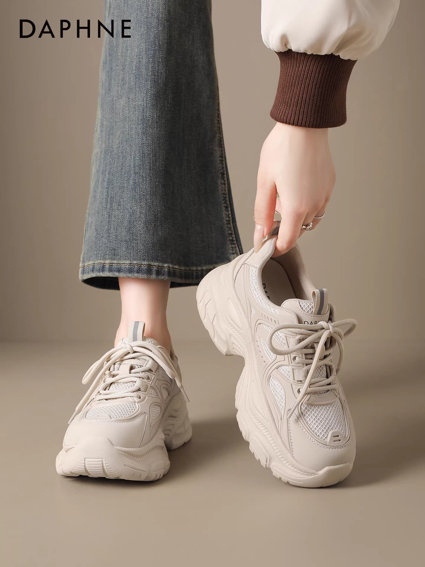 Giày bố đế dày Daphne dành cho nữ 2025, mẫu mới thu đông, lót lông giữ ấm, tăng chiều cao, màu trắng, đa năng, giày thể thao thường ngày