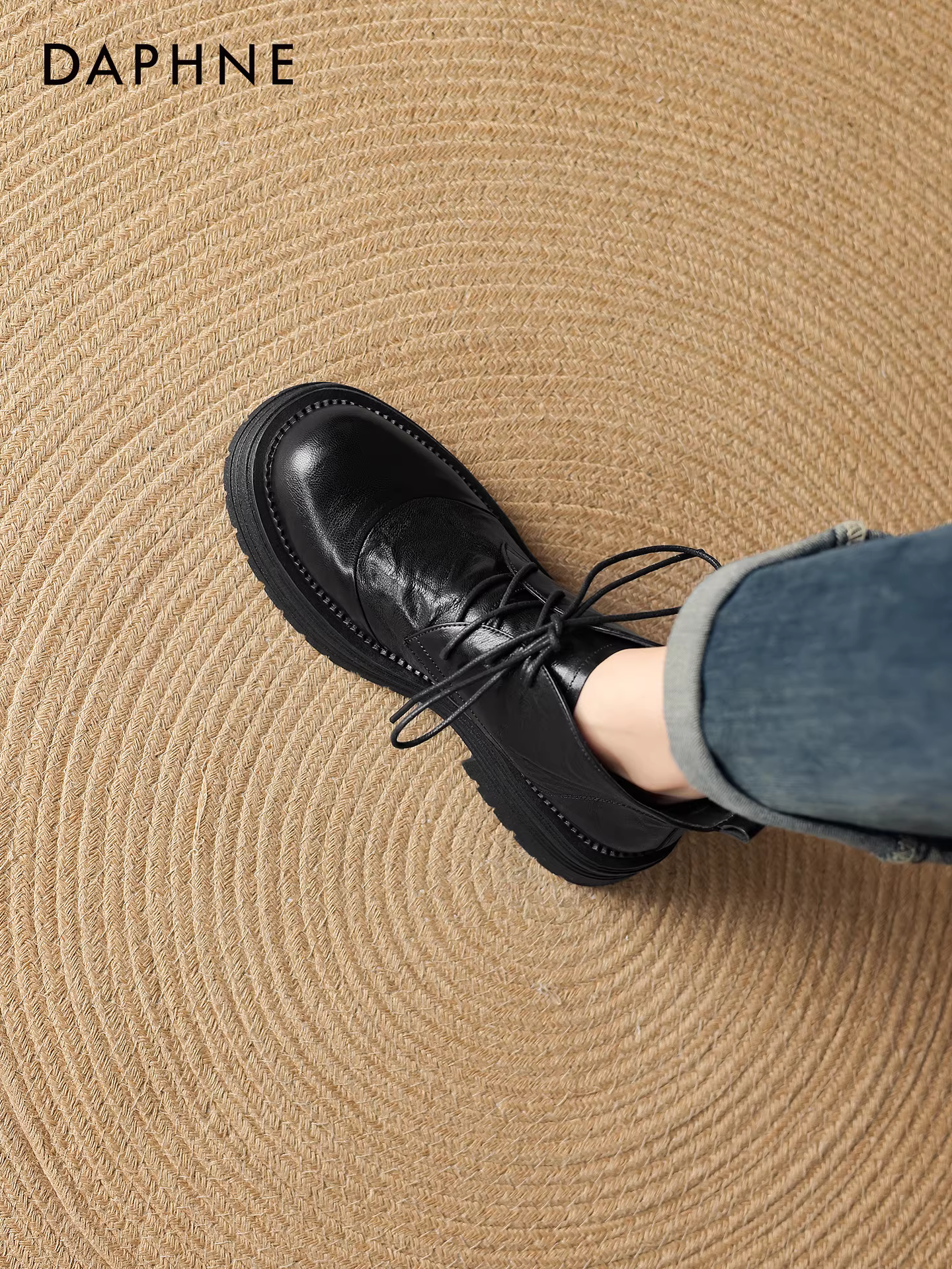 Giày bốt Martin đế dày Daphne dành cho nữ 2025 kiểu Anh mới màu đen cổ thấp tăng chiều cao ôm sát mắt cá chân