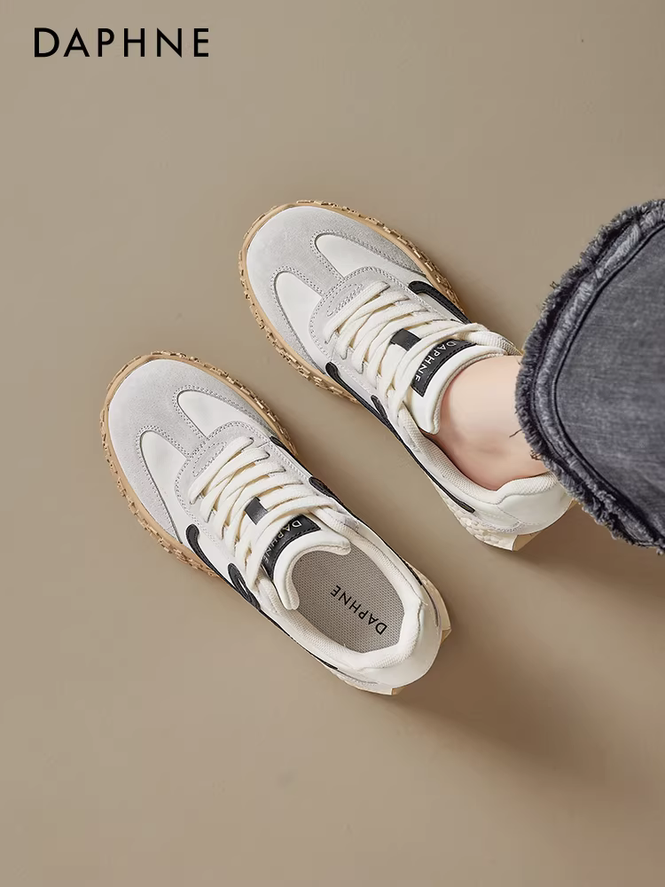 Giày thể thao đế dày kiểu Đức Daphne dành cho nữ, mẫu mới thu đông 2025, tăng chiều cao, đa năng, màu trắng
