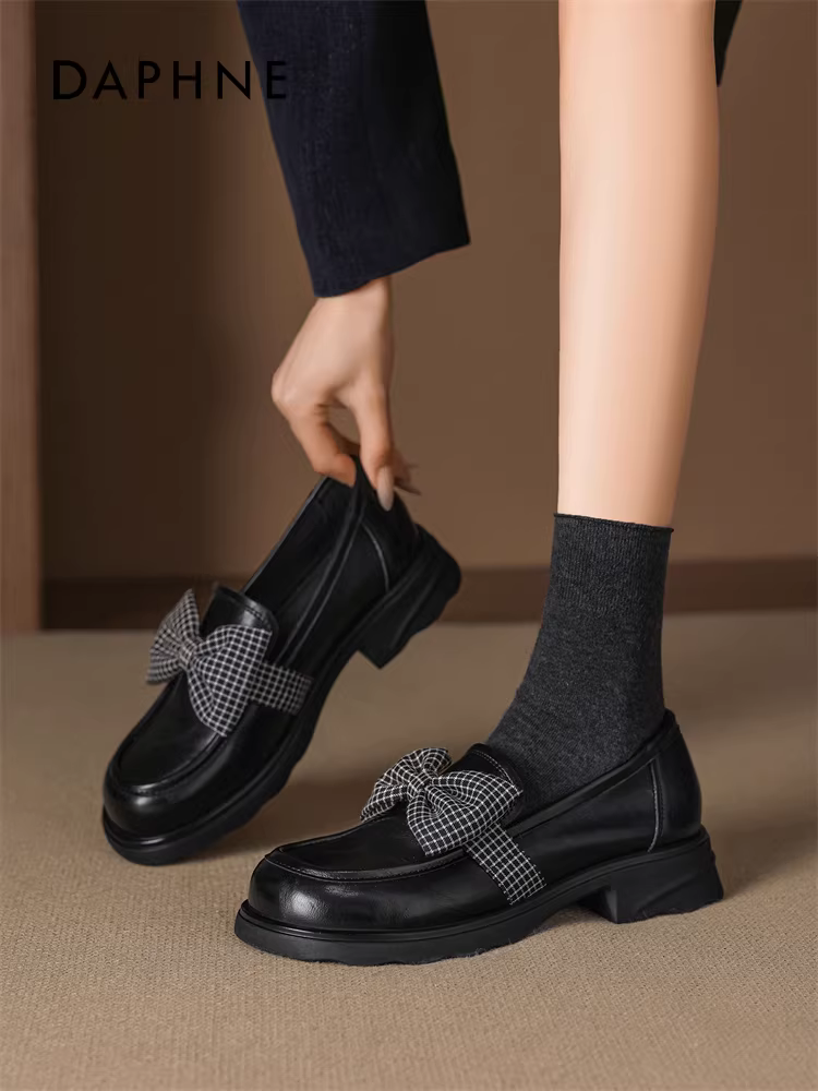 Giày đế dày Daphne dành cho nữ 2026 mùa xuân mới phong cách Anh quốc Giày đi làm JK giày da đế mềm màu đen